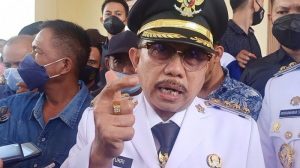 Bupati-Majene-H-Andi-Achmad-Syukri-Tammalele-diwawancarai-usai-dilantik-di-Rujab-Gubernur-Sulbar