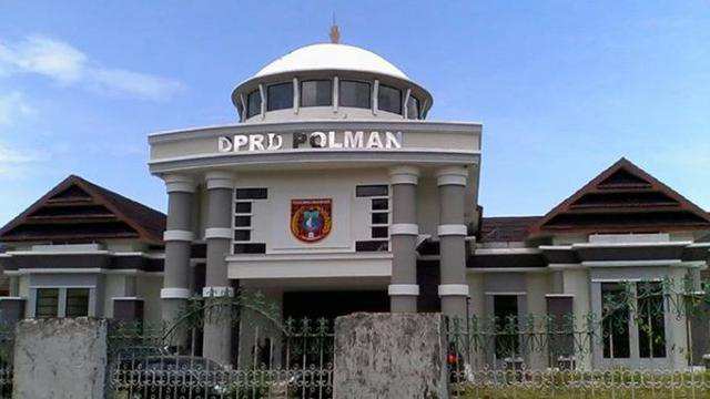 Fito gedung dprd-polman