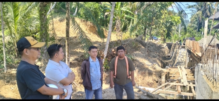 PENINJUAN proyek Jembatan di Pangiang